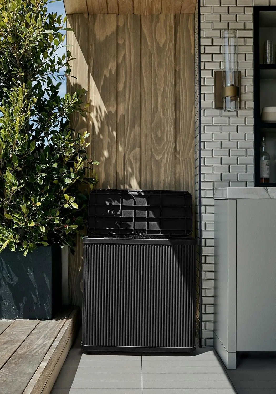 Outdoor Trash Can With Lid 90L Weather Resistant Durable Bin