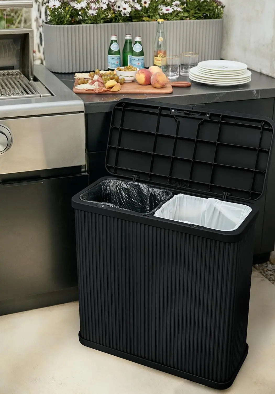 Outdoor Trash Can With Lid 90L Weather Resistant Durable Bin