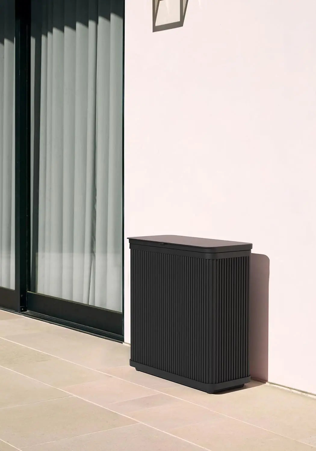 Outdoor Trash Can With Lid 90L Weather Resistant Durable Bin
